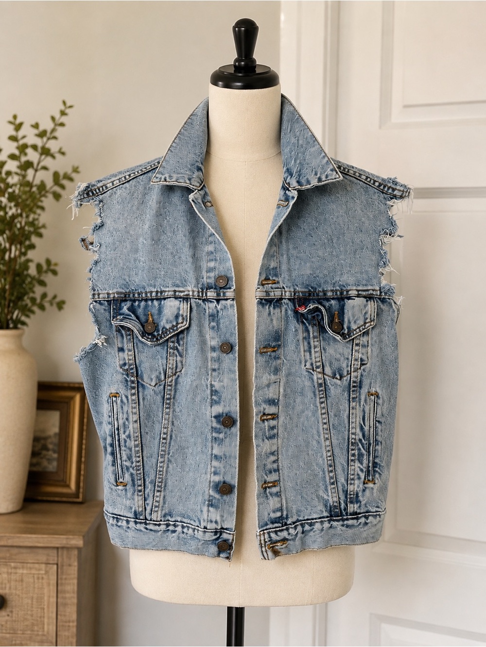 Levi’s Vintage Cut Off Denim Vest Acid Wash Frayed Medium